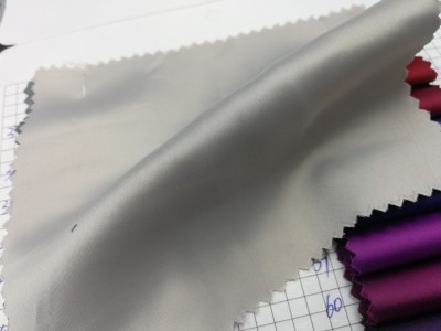 GZ-LNXN  C3101  厚色丁 畢業袍 45度照